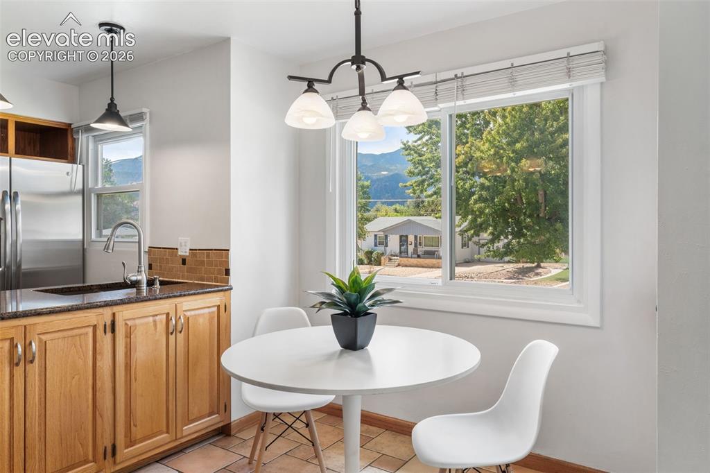 Image 11 of 49: Dining Area