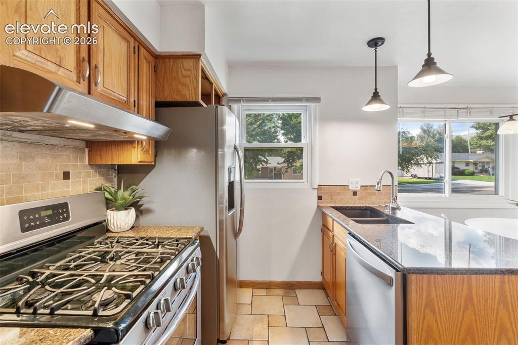 Image 16 of 49: Kitchen