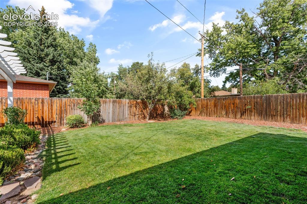 Image 46 of 49: Yard