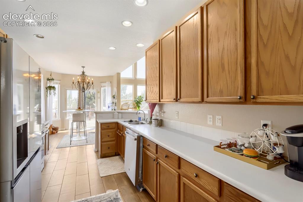 Image 10 of 31: Kitchen
