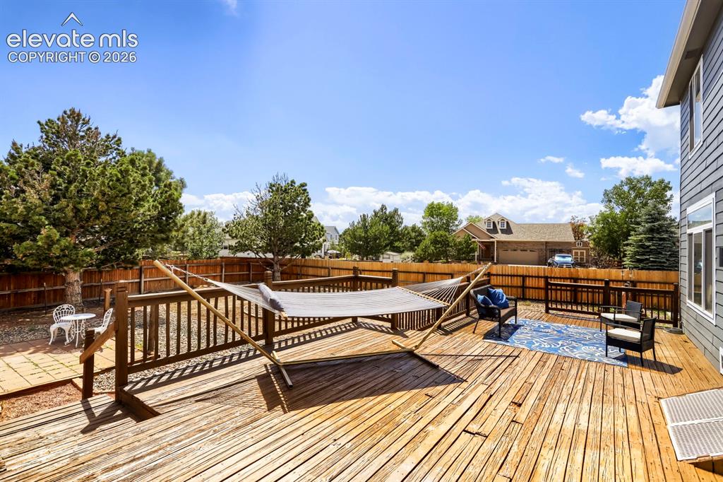 Image 28 of 31: Backyard Deck 1