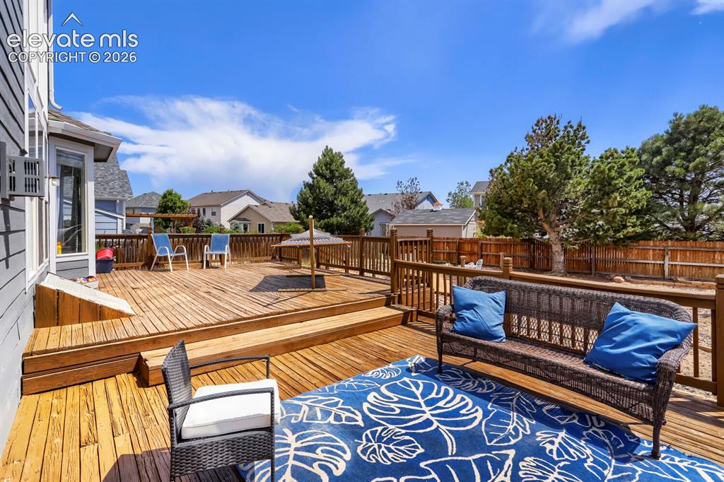 Image 29 of 31: Backyard Deck 2