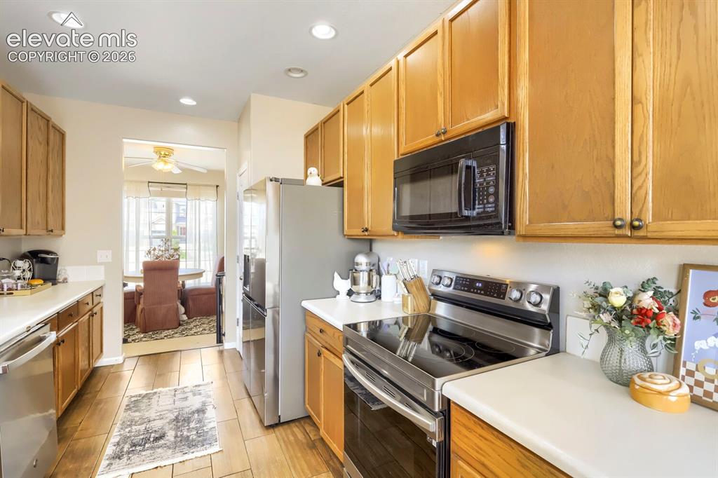 Image 9 of 31: Kitchen