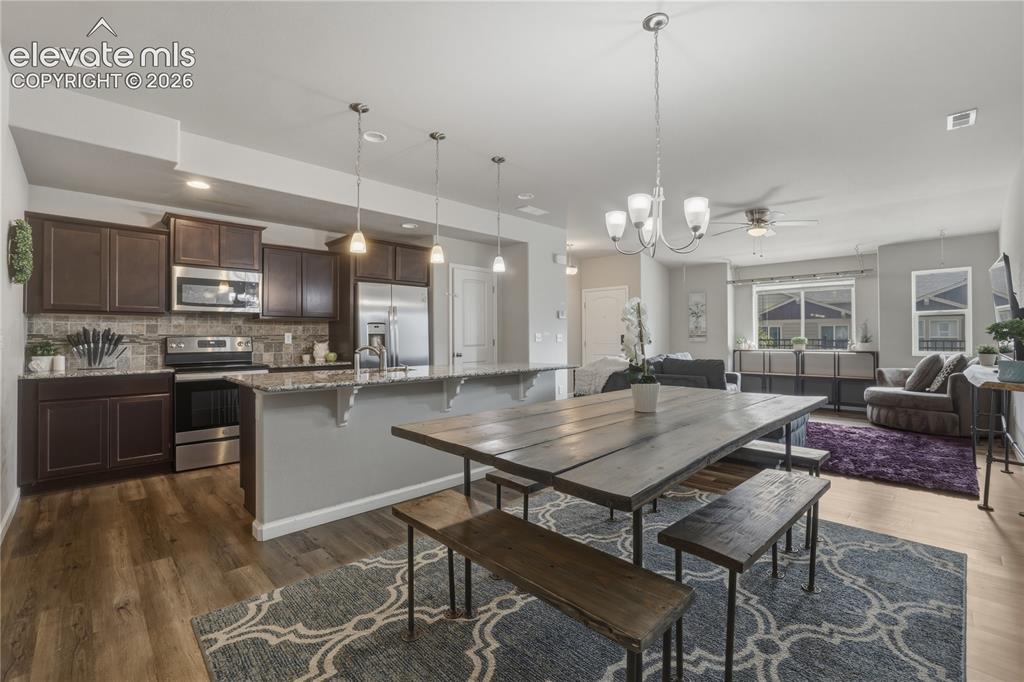 Image 11 of 37: Dining Area