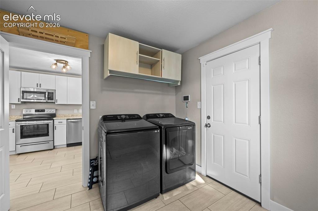 Image 11 of 18: Laundry