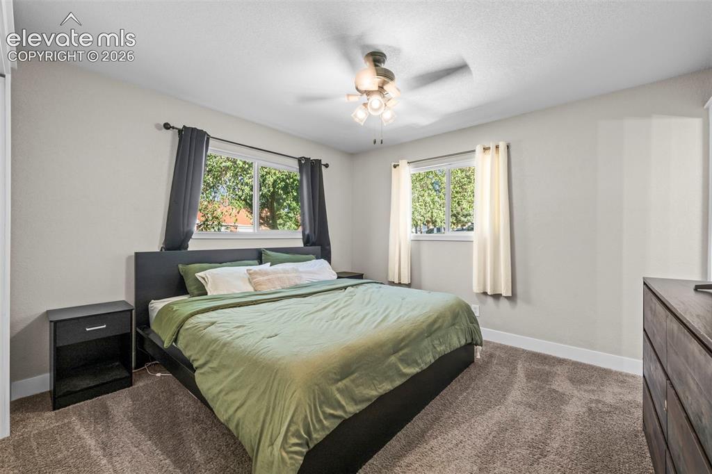 Image 6 of 18: Bedroom