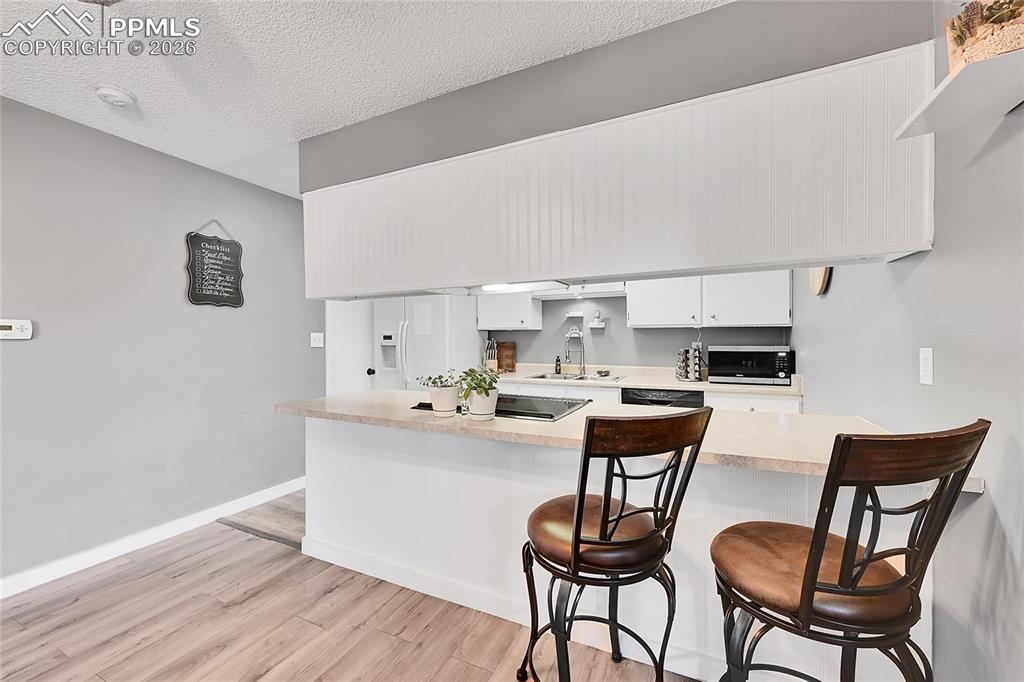 Image 9 of 27: Kitchen