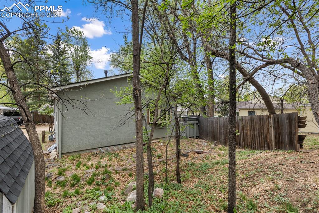 Image 10 of 49: Yard