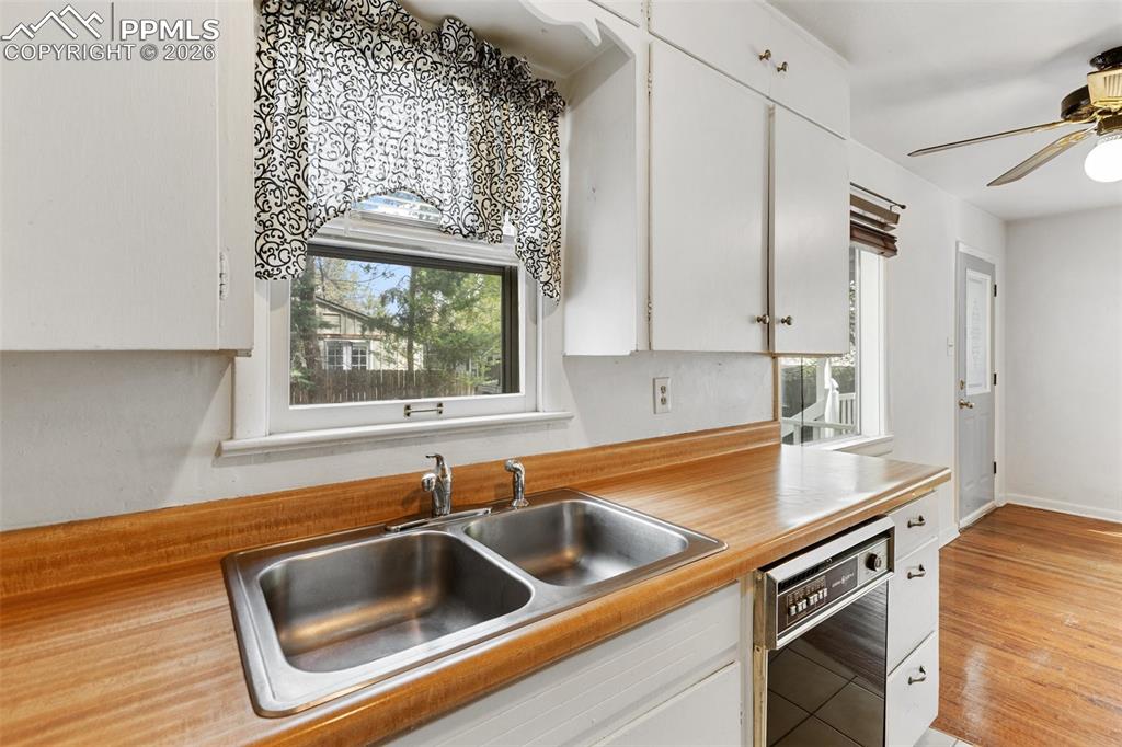 Image 20 of 49: Kitchen