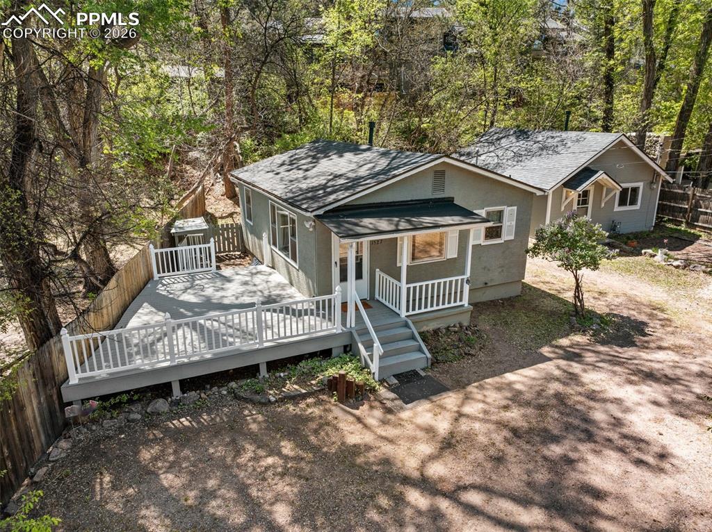 Image 8 of 49: Wonderfully private 2 bedroom 1 bath cottage with expansive composite deck 