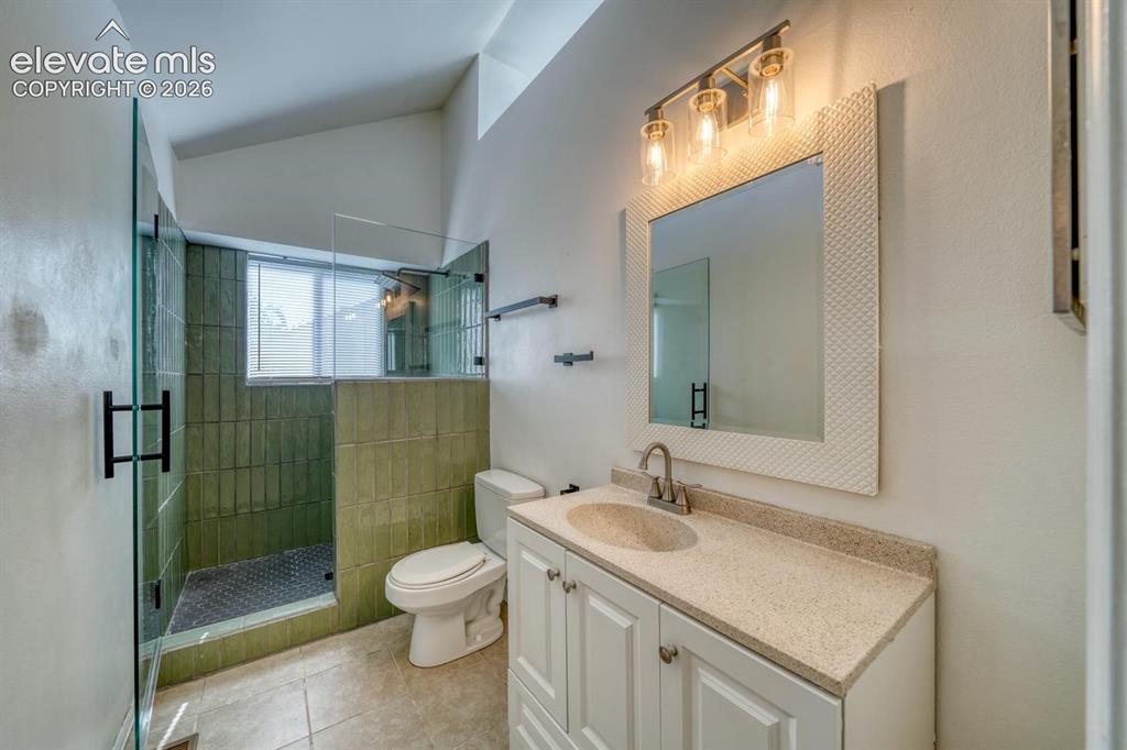 Image 16 of 41: Bathroom