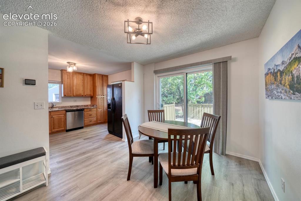 Image 9 of 41: Dining Area