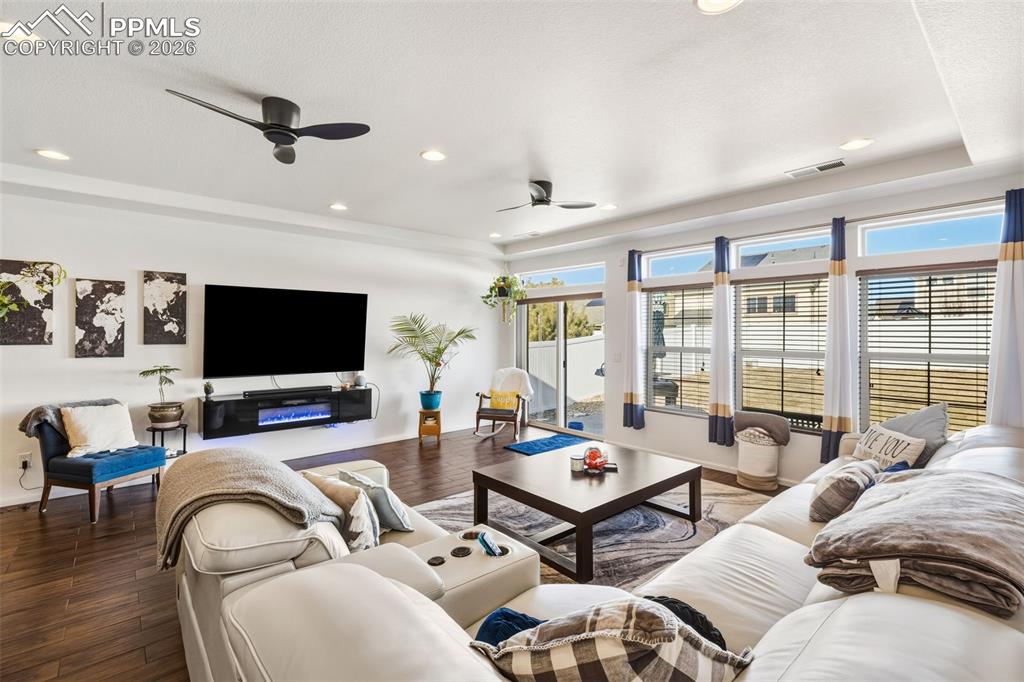 Image 14 of 43: Living Room