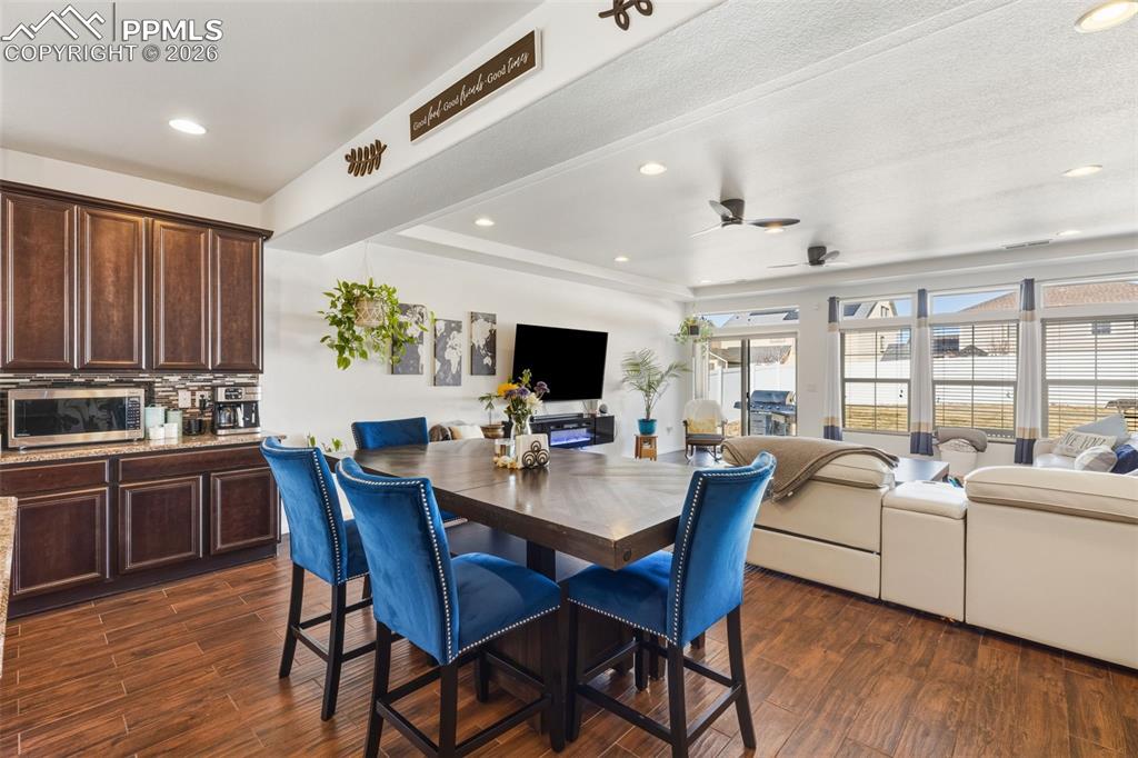 Image 16 of 43: Dining Area