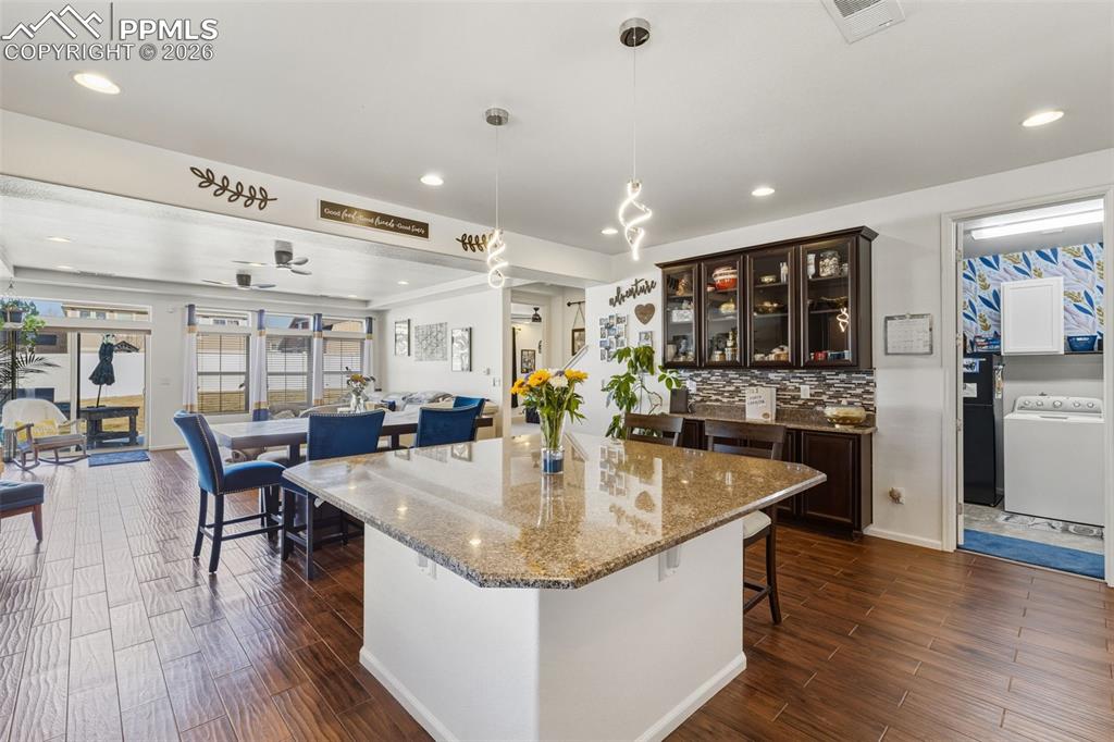 Image 20 of 43: Kitchen