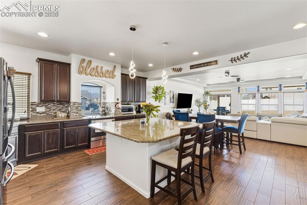 Image 21 of 43: Kitchen