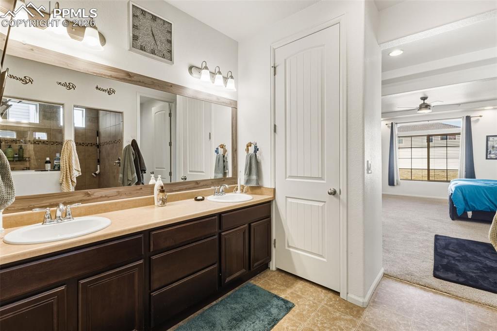 Image 29 of 43: Bathroom