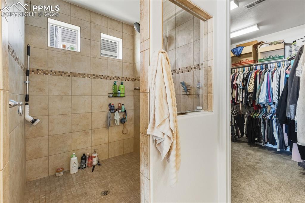 Image 30 of 43: Bathroom