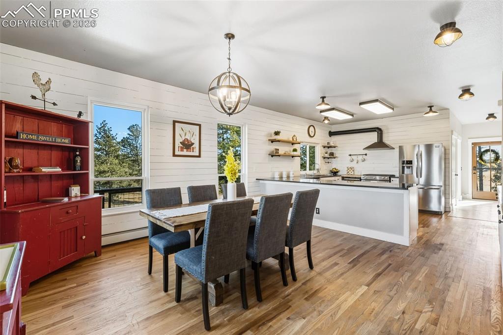 Image 8 of 48: Dining Area