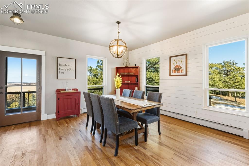 Image 9 of 48: Dining Area