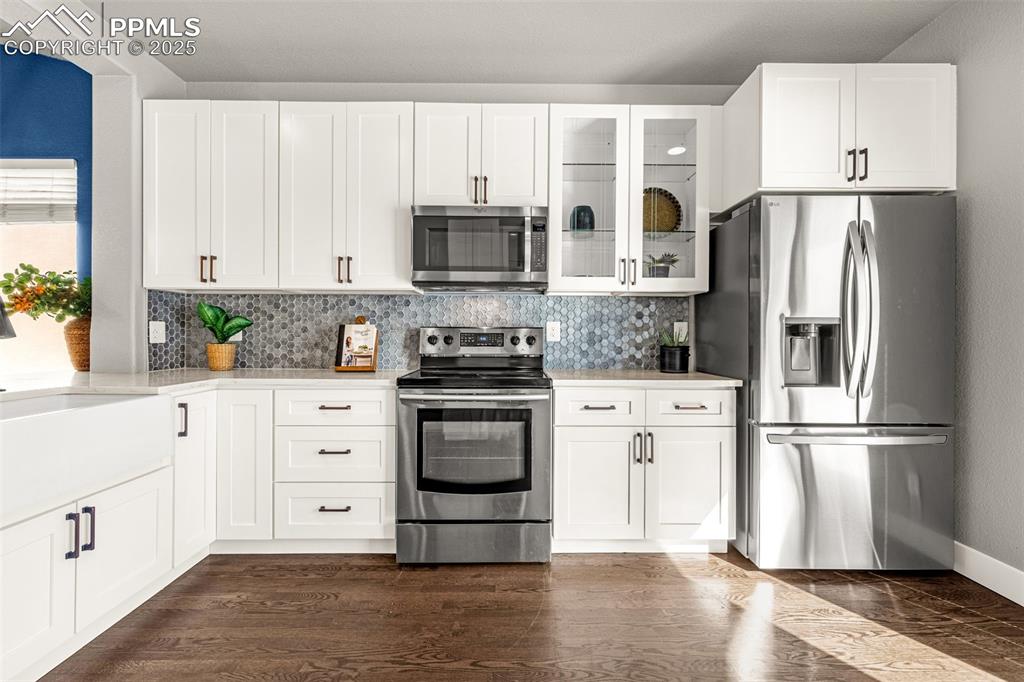 Image 10 of 34: Kitchen