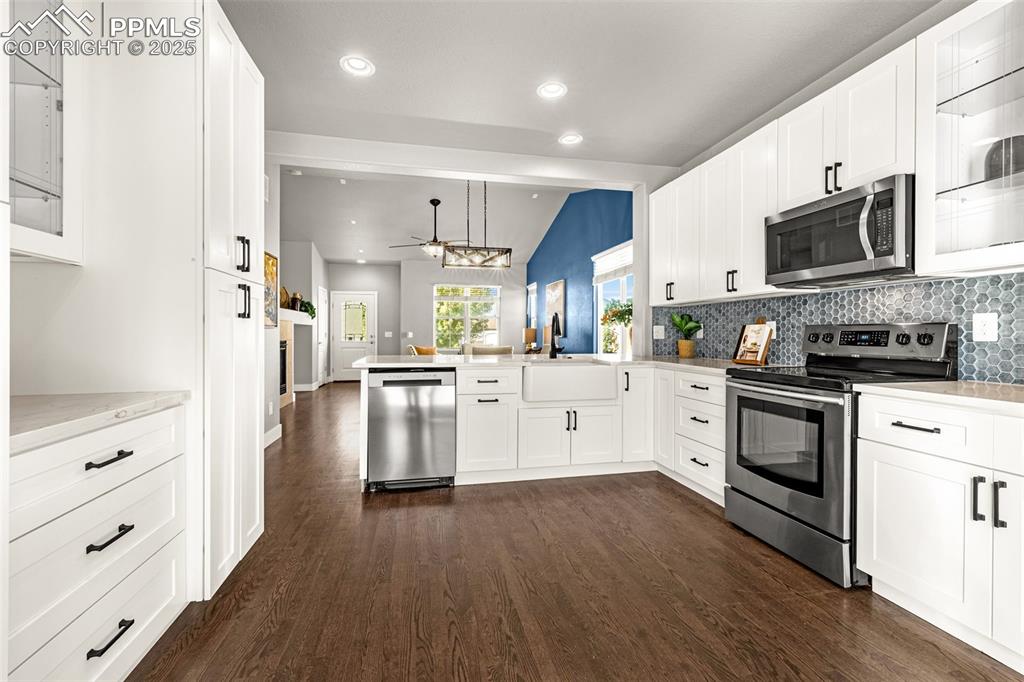 Image 8 of 34: Kitchen