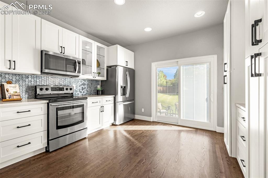 Image 9 of 34: Kitchen