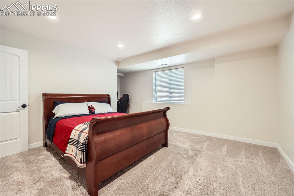 Image 22 of 28: Bedroom