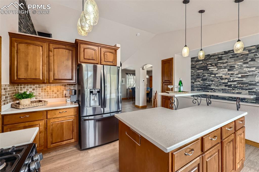 Image 7 of 28: Kitchen