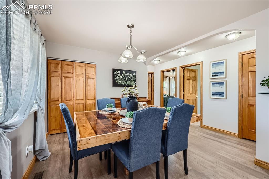 Image 8 of 28: Dining Area