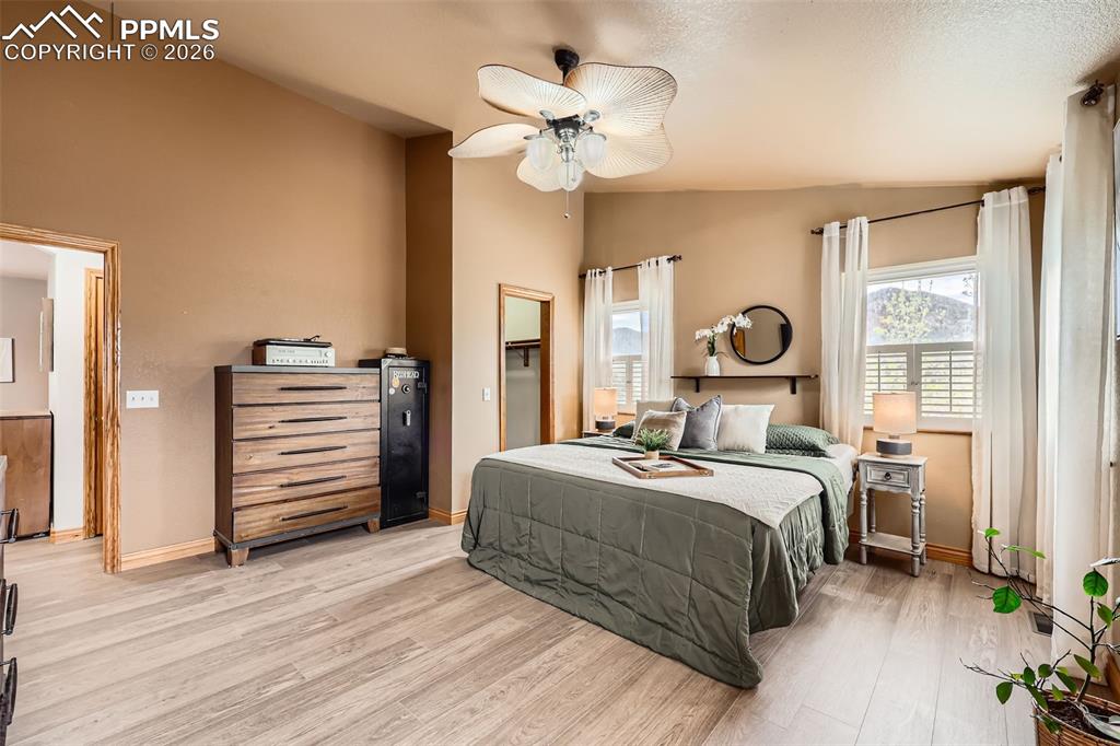 Image 9 of 28: Bedroom