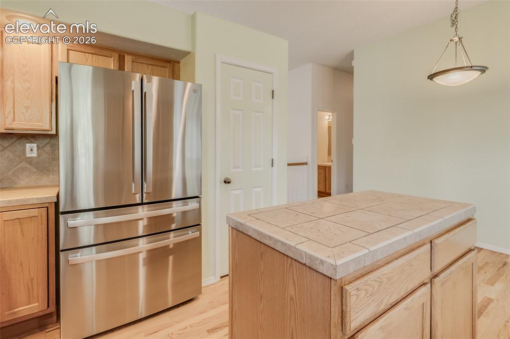 Image 17 of 47: Kitchen