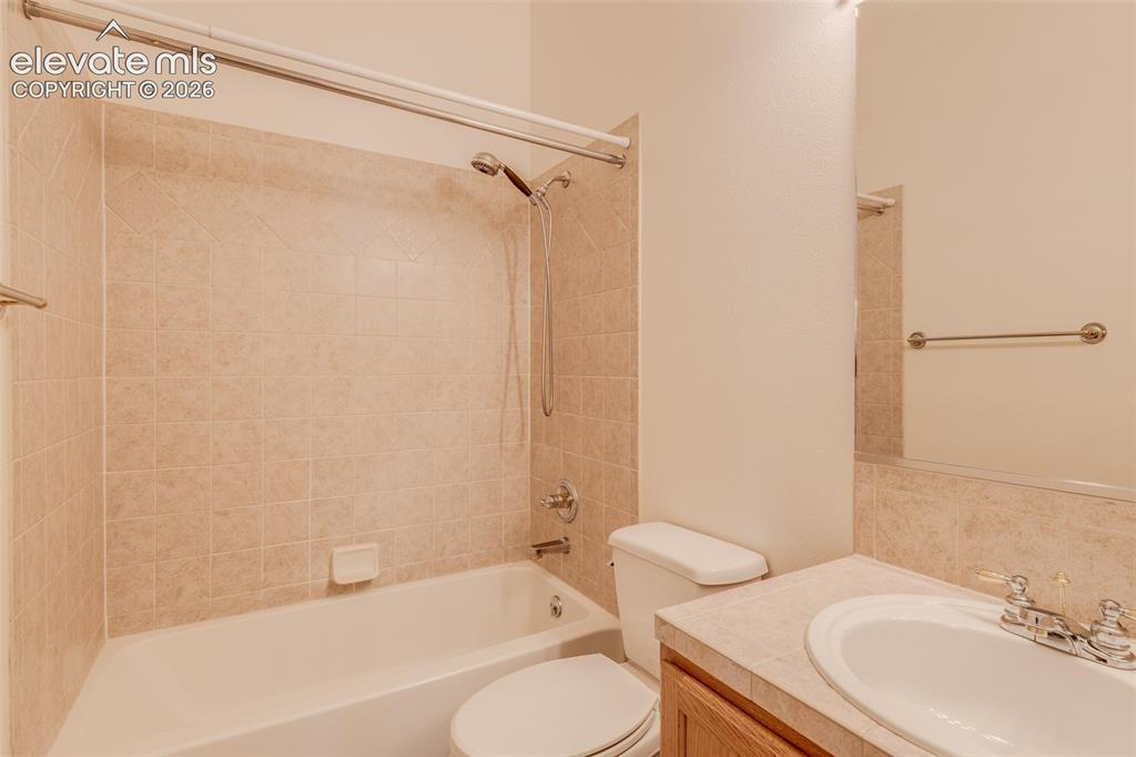 Image 26 of 47: Bathroom