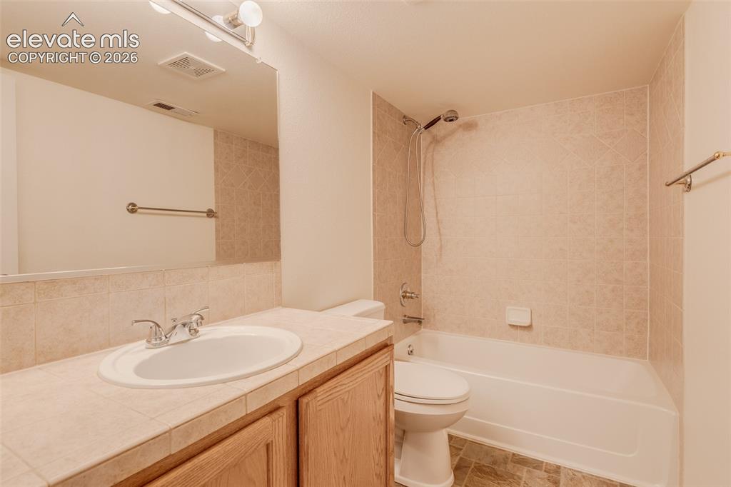 Image 42 of 47: Bathroom