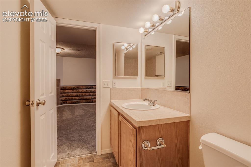 Image 43 of 47: Bathroom