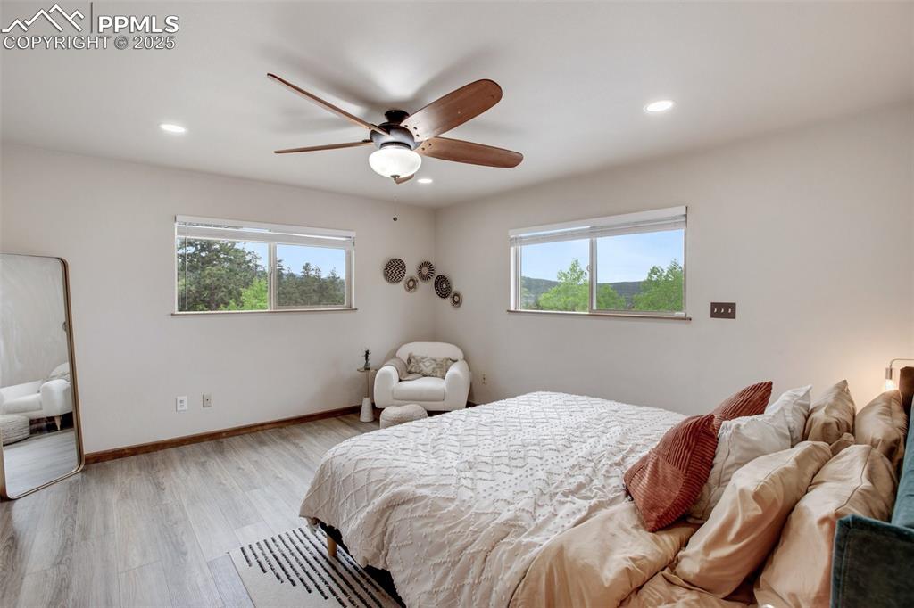 Image 16 of 49: Bedroom