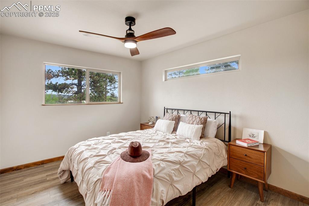 Image 18 of 49: Bedroom