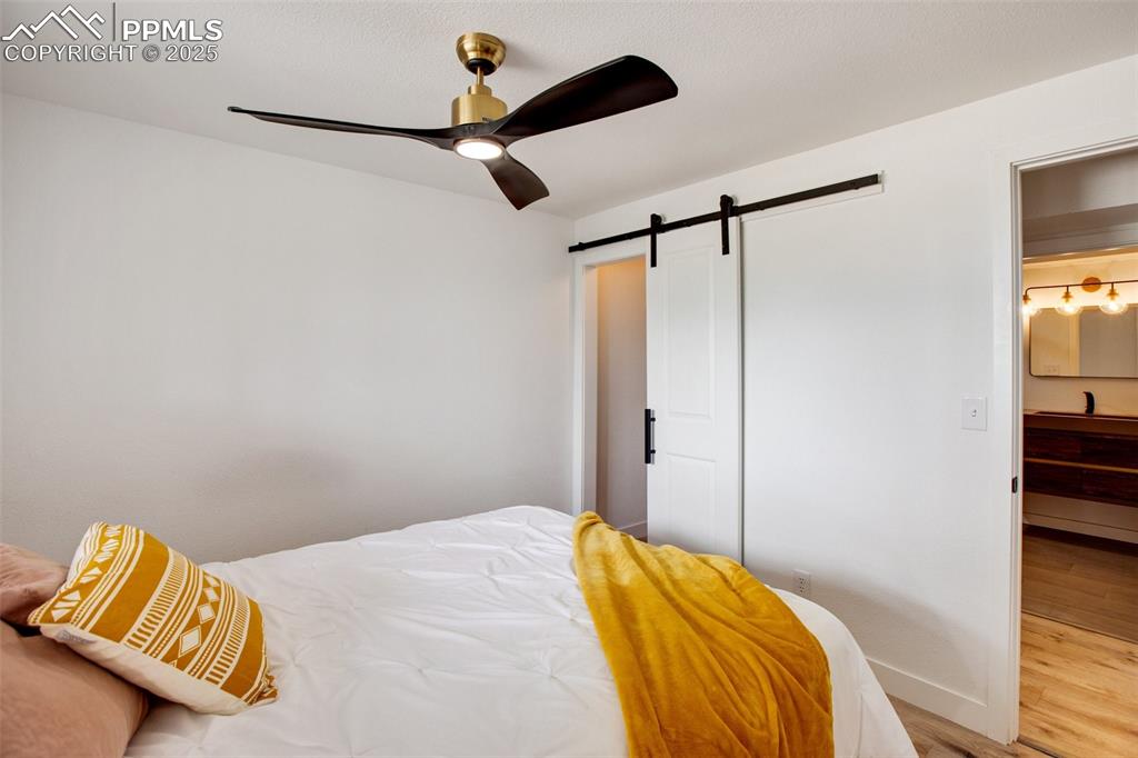 Image 32 of 49: Bedroom