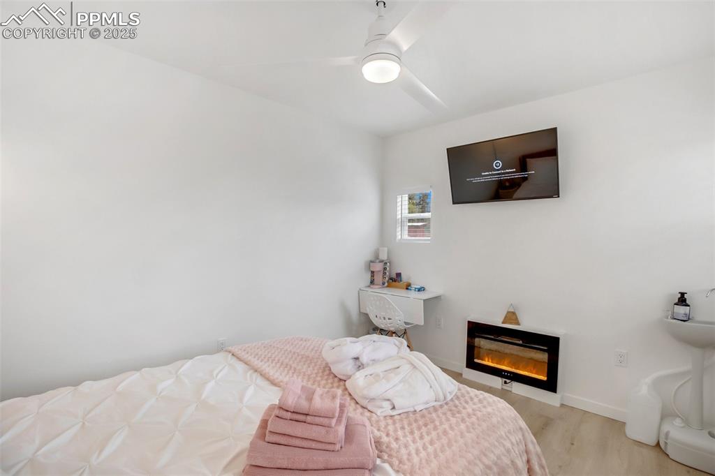 Image 47 of 49: Bedroom