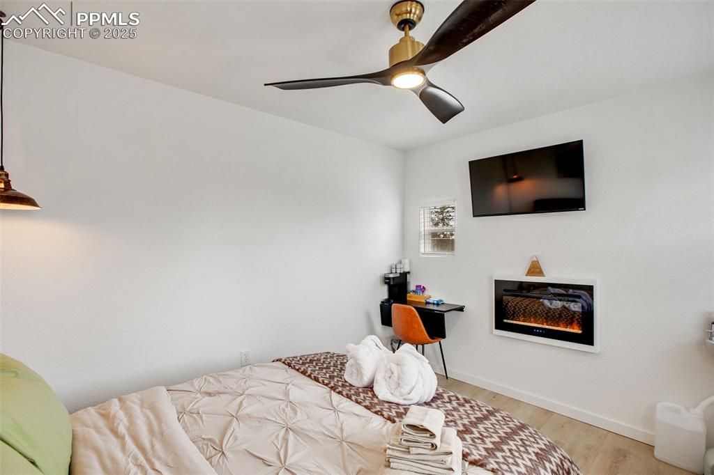 Image 48 of 49: Bedroom