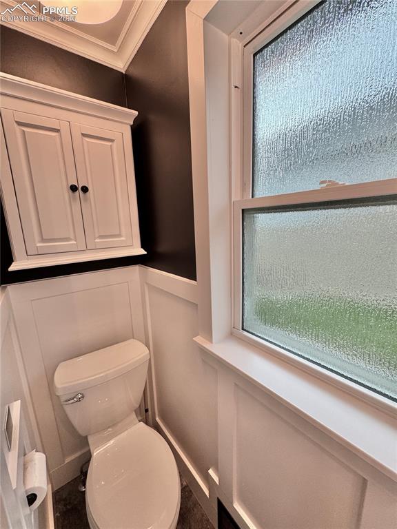 Image 19 of 49: Bathroom