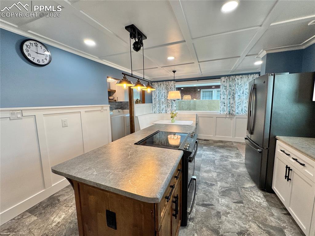 Image 26 of 49: Kitchen