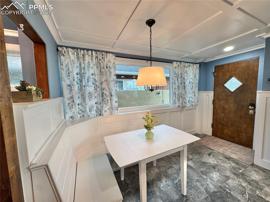 Image 27 of 49: Kitchen