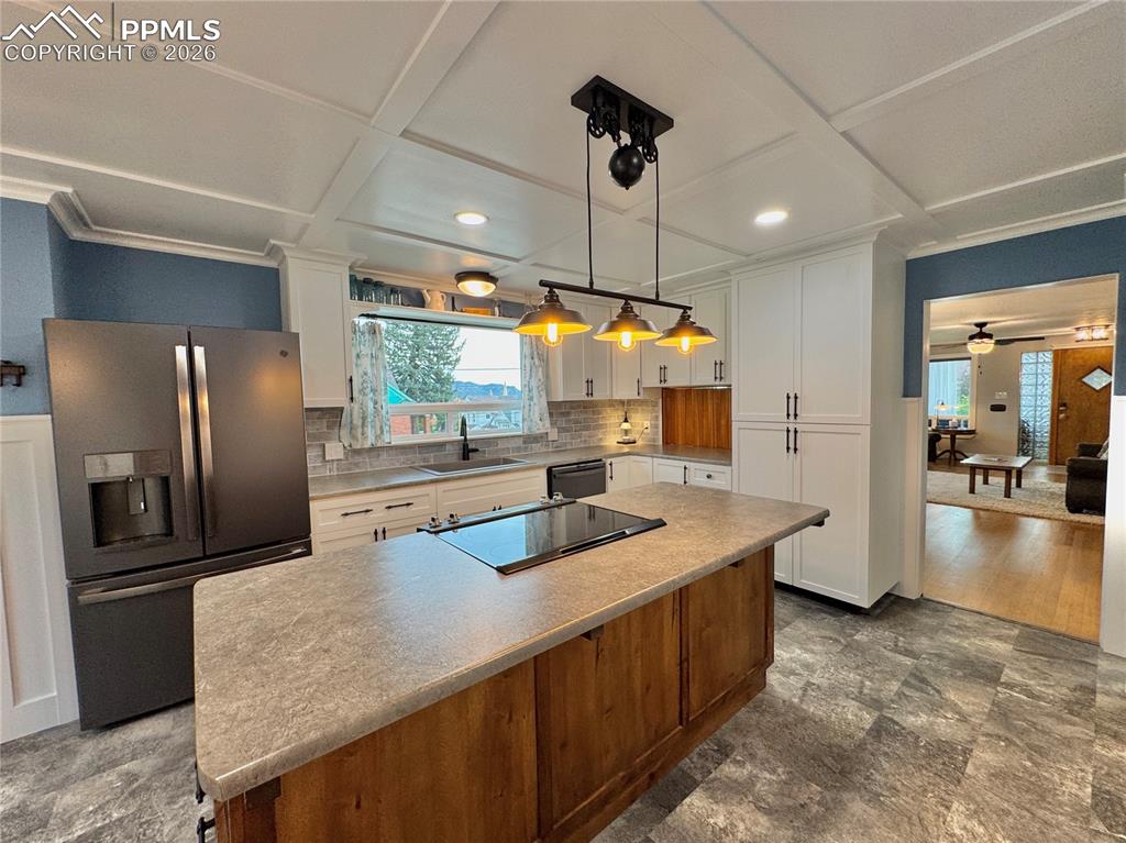 Image 28 of 49: Kitchen