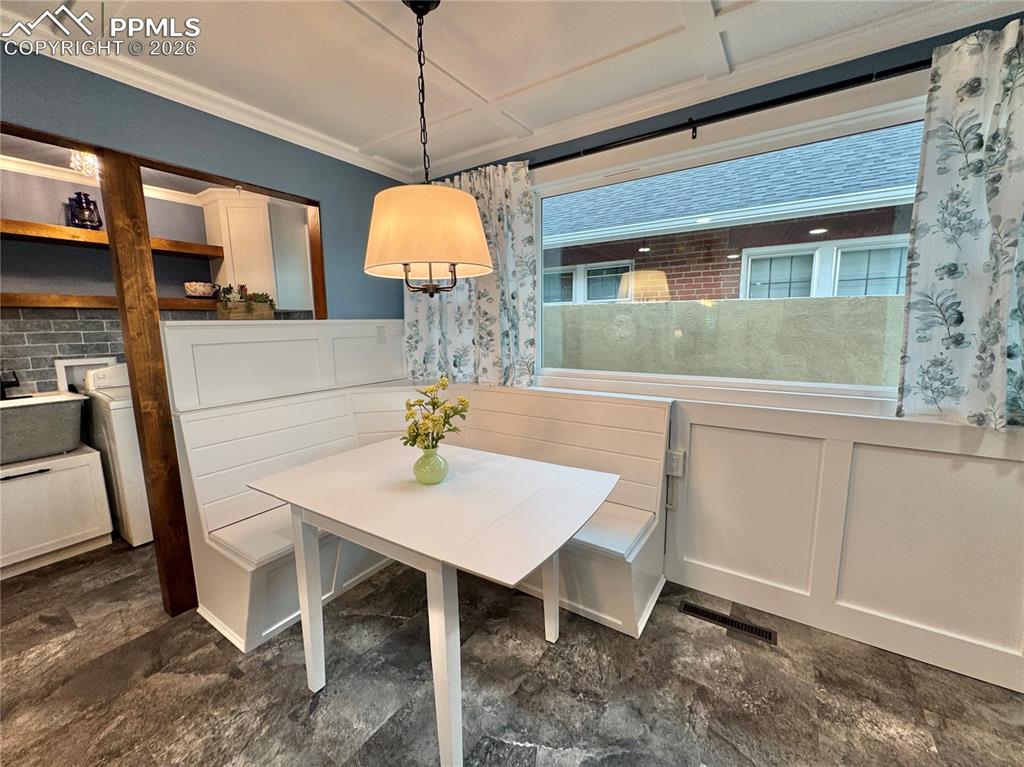 Image 30 of 49: Kitchen