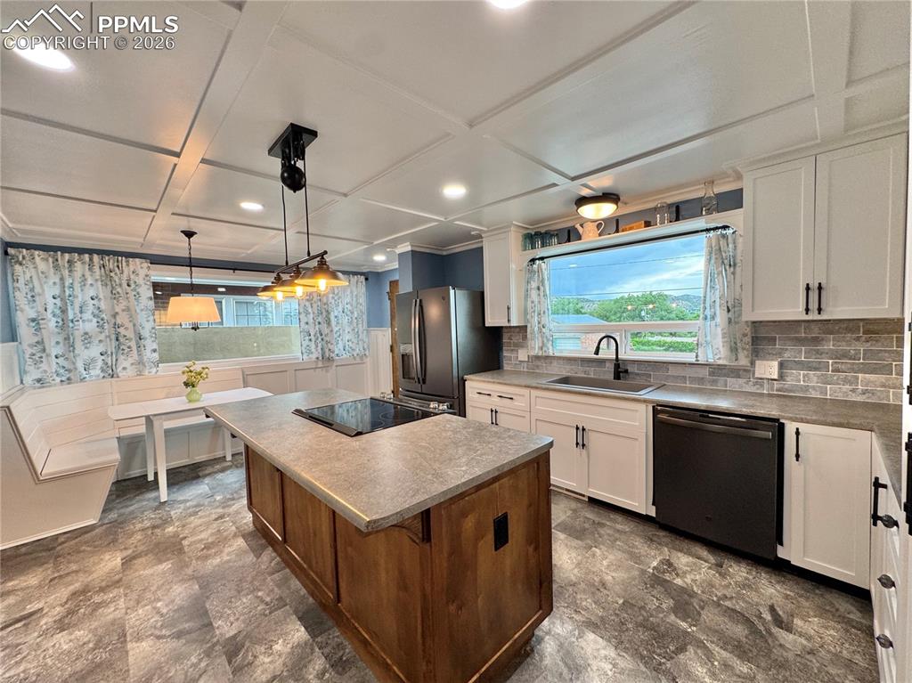 Image 31 of 49: Kitchen