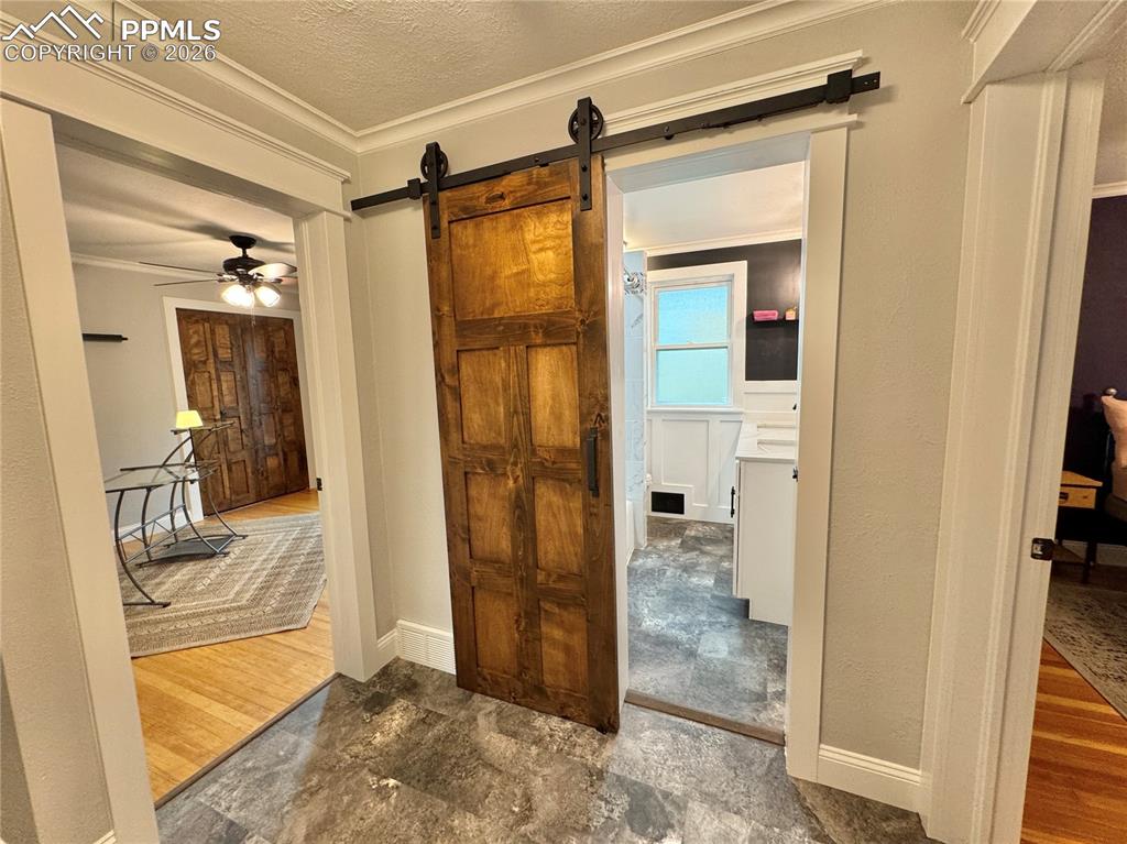 Image 33 of 49: Hallway