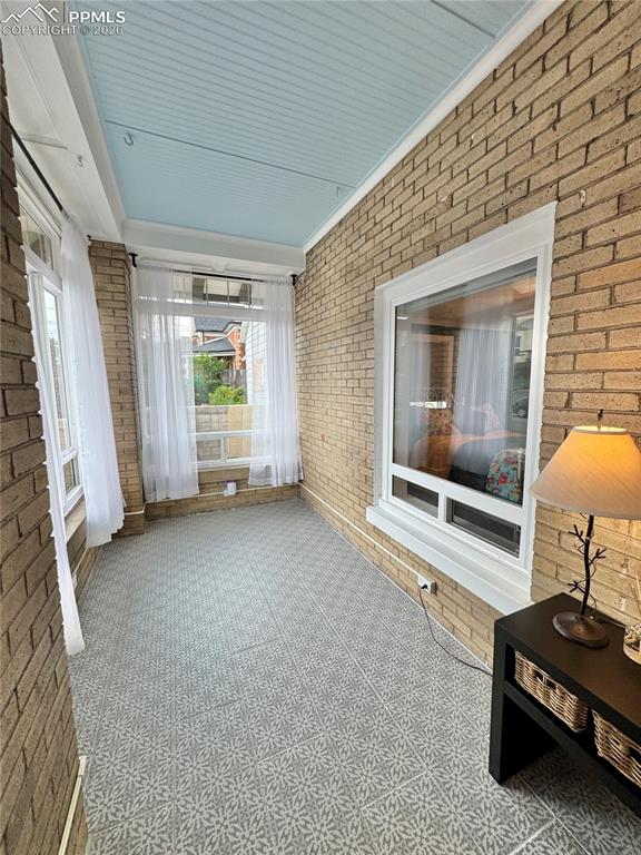 Image 4 of 49: Sun Room