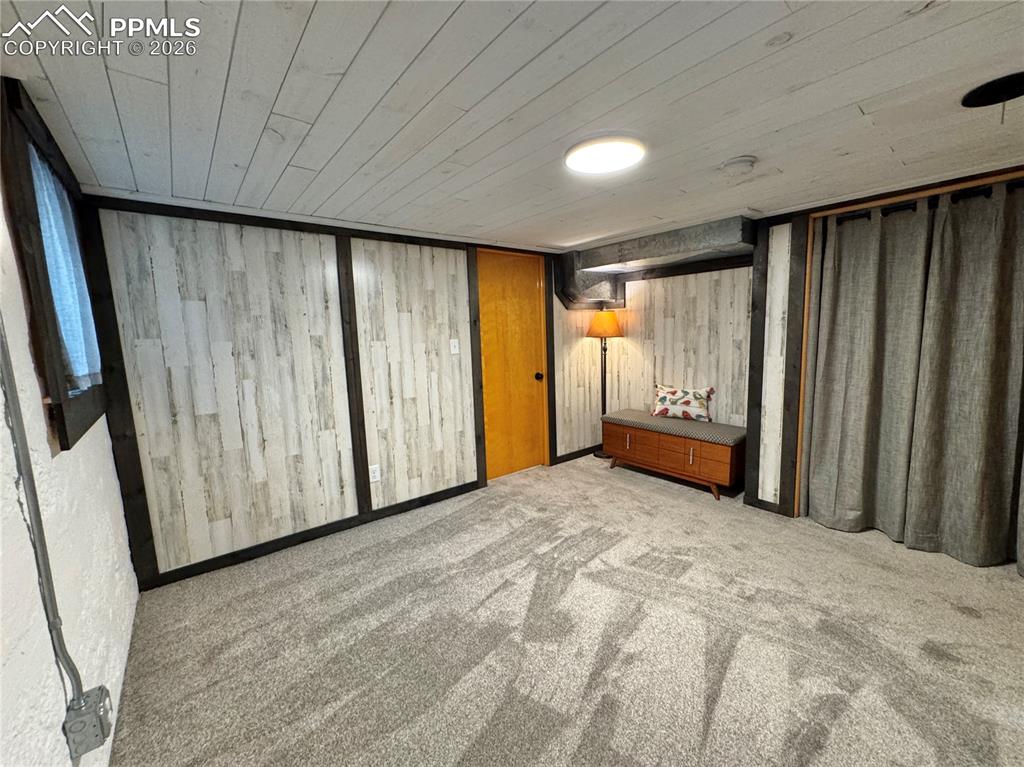 Image 41 of 49: Bedroom