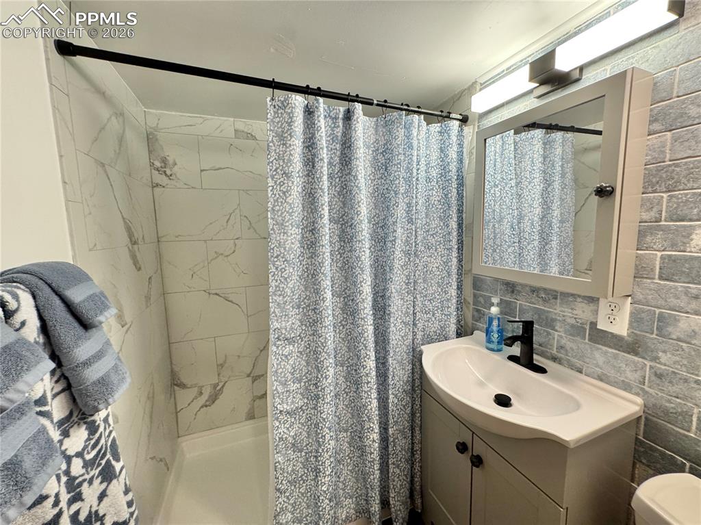 Image 44 of 49: Bathroom